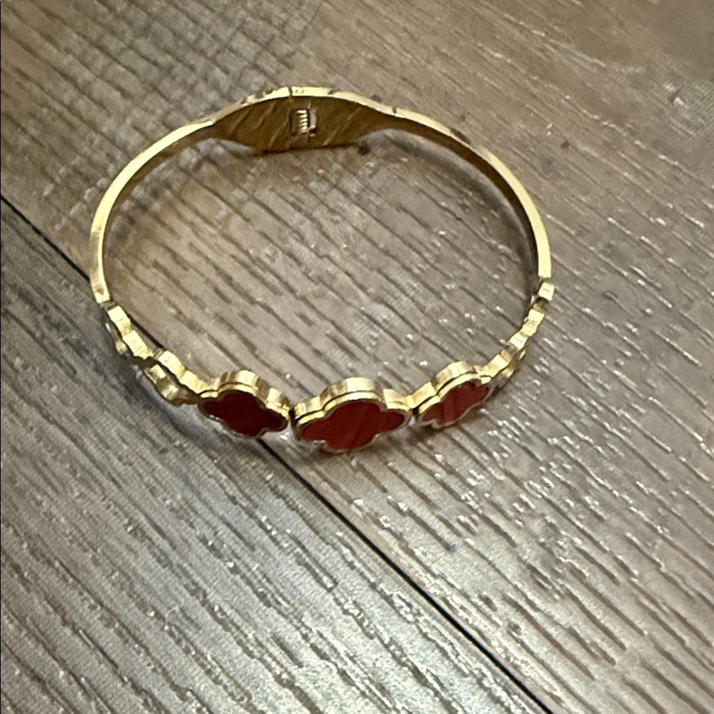 Stainless Steel Gold and Red Clover Bracelet - Picture 2 of 6